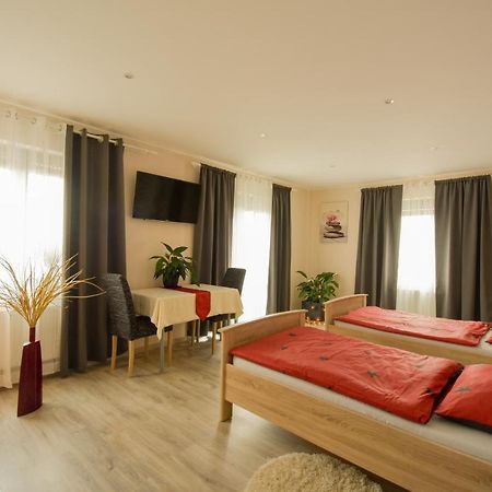 Mainzimmer - Business Apartments Hasloch  Bagian luar foto