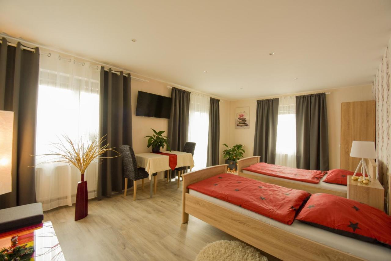 Mainzimmer - Business Apartments Hasloch  Bagian luar foto