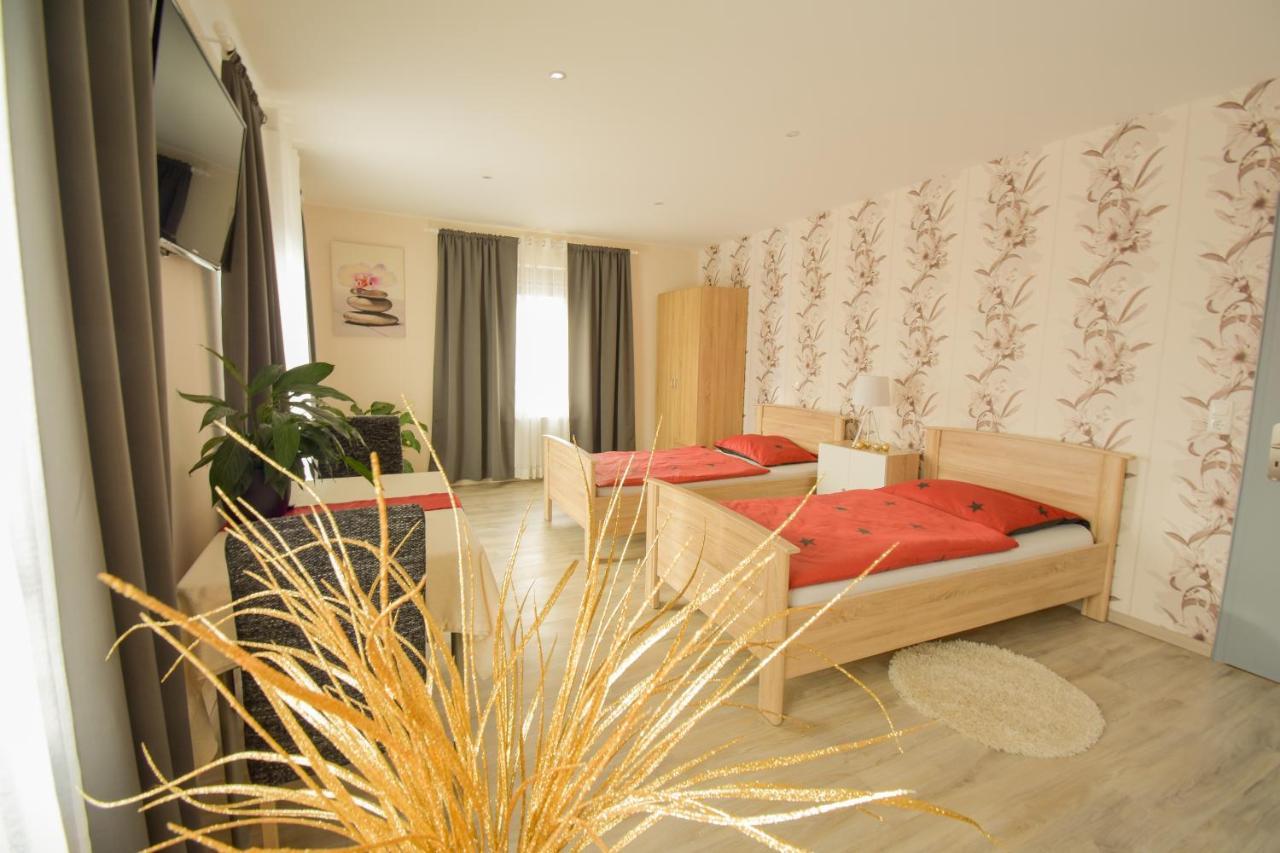 Mainzimmer - Business Apartments Hasloch  Bagian luar foto