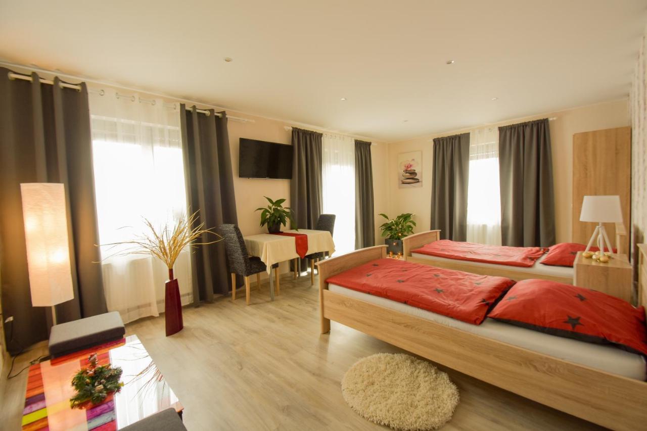Mainzimmer - Business Apartments Hasloch  Bagian luar foto