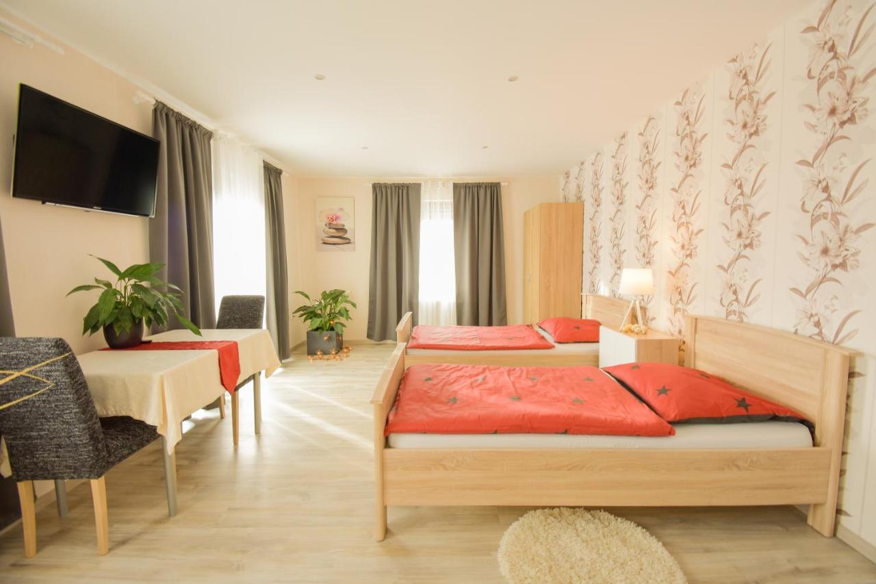Mainzimmer - Business Apartments Hasloch  Bagian luar foto