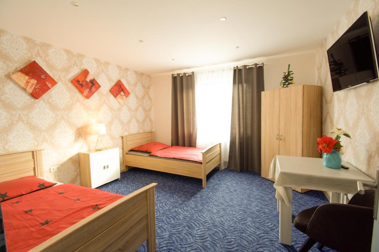 Mainzimmer - Business Apartments Hasloch  Bagian luar foto