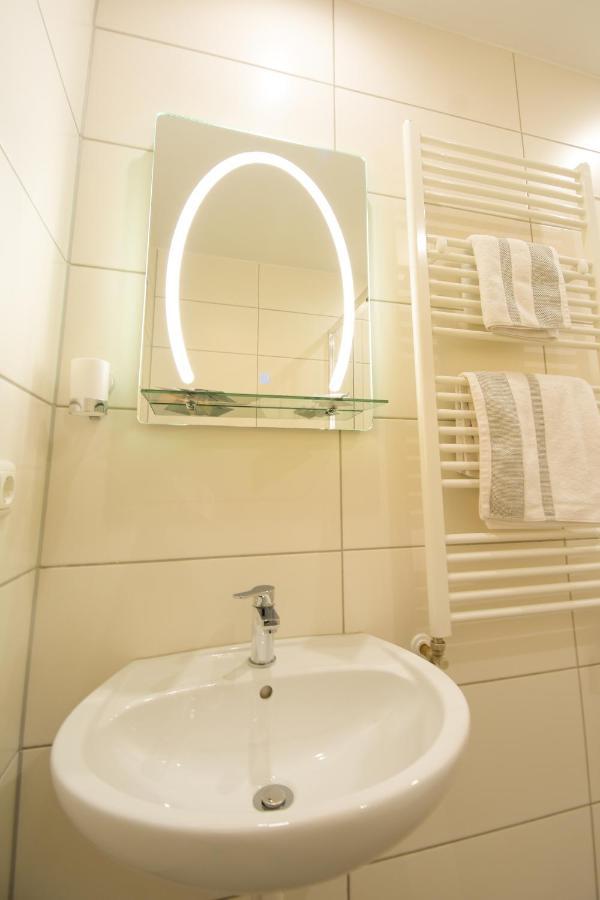 Mainzimmer - Business Apartments Hasloch  Bagian luar foto