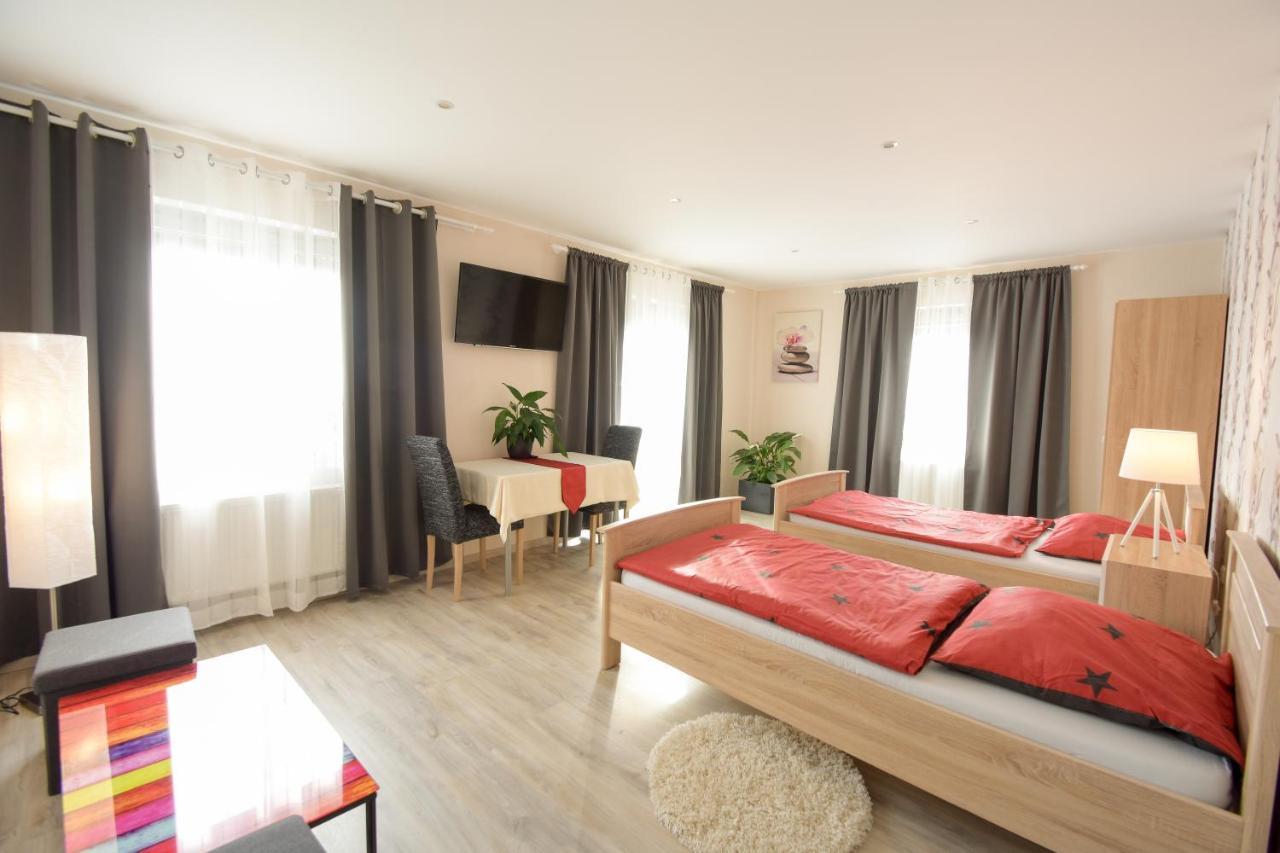 Mainzimmer - Business Apartments Hasloch  Bagian luar foto