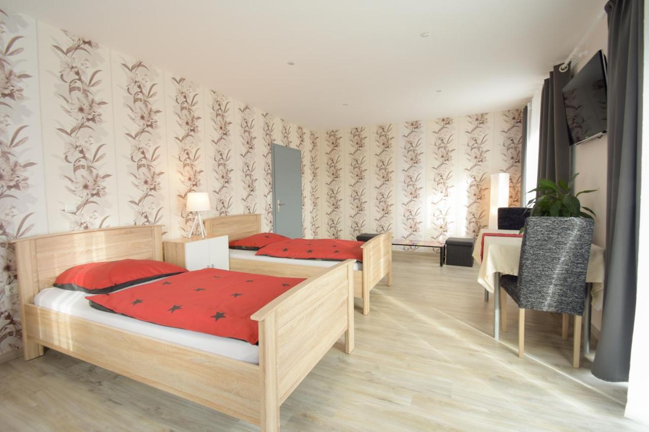 Mainzimmer - Business Apartments Hasloch  Bagian luar foto