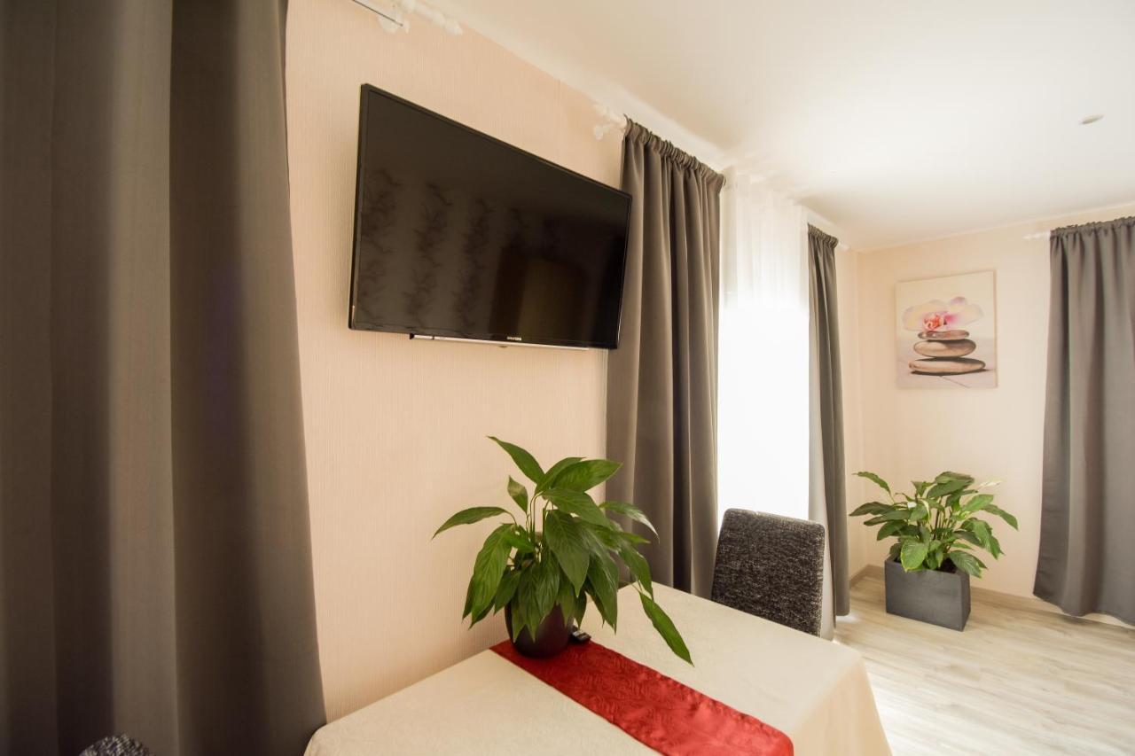 Mainzimmer - Business Apartments Hasloch  Bagian luar foto