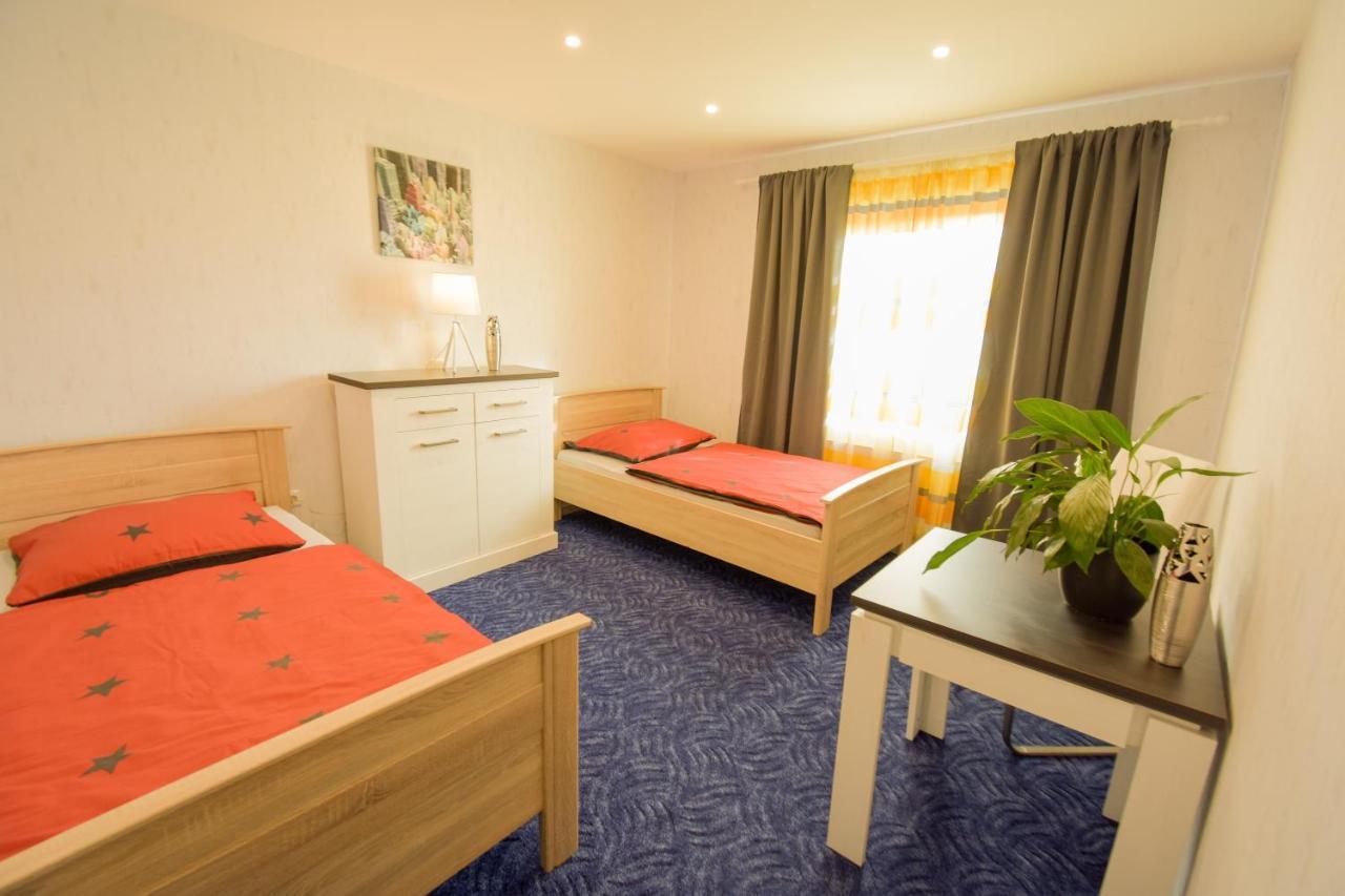 Mainzimmer - Business Apartments Hasloch  Bagian luar foto