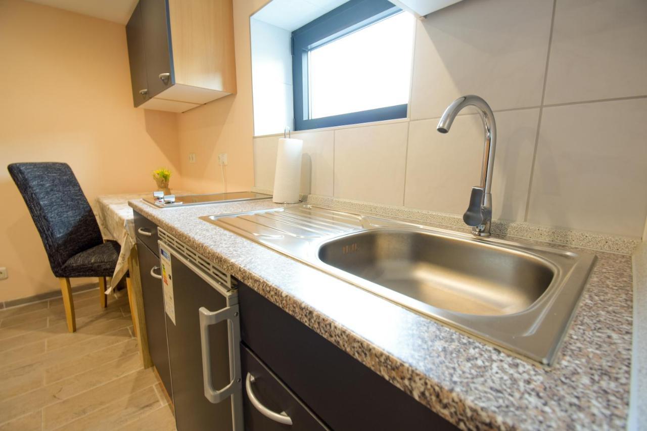 Mainzimmer - Business Apartments Hasloch  Bagian luar foto