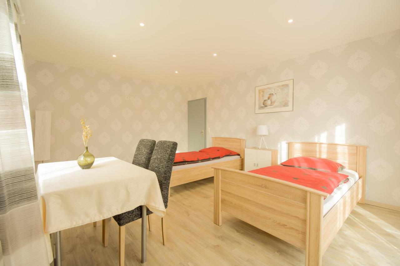 Mainzimmer - Business Apartments Hasloch  Bagian luar foto