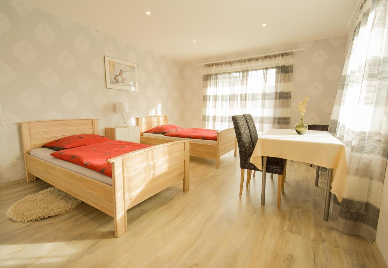 Mainzimmer - Business Apartments Hasloch  Bagian luar foto