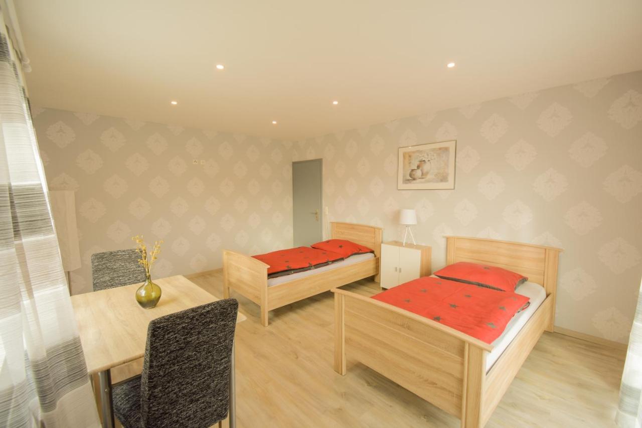 Mainzimmer - Business Apartments Hasloch  Bagian luar foto