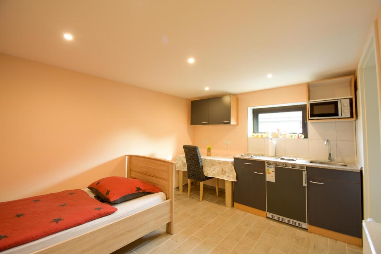 Mainzimmer - Business Apartments Hasloch  Bagian luar foto